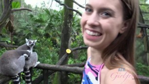 Jill has a great time at the zoo. - PornGO.com